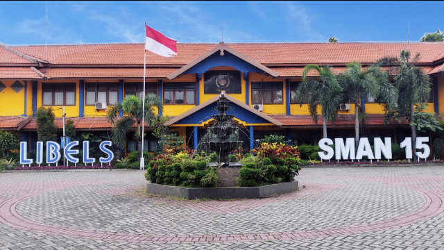 SMAN 15 Surabaya: Sekolah Negeri Berprestasi
